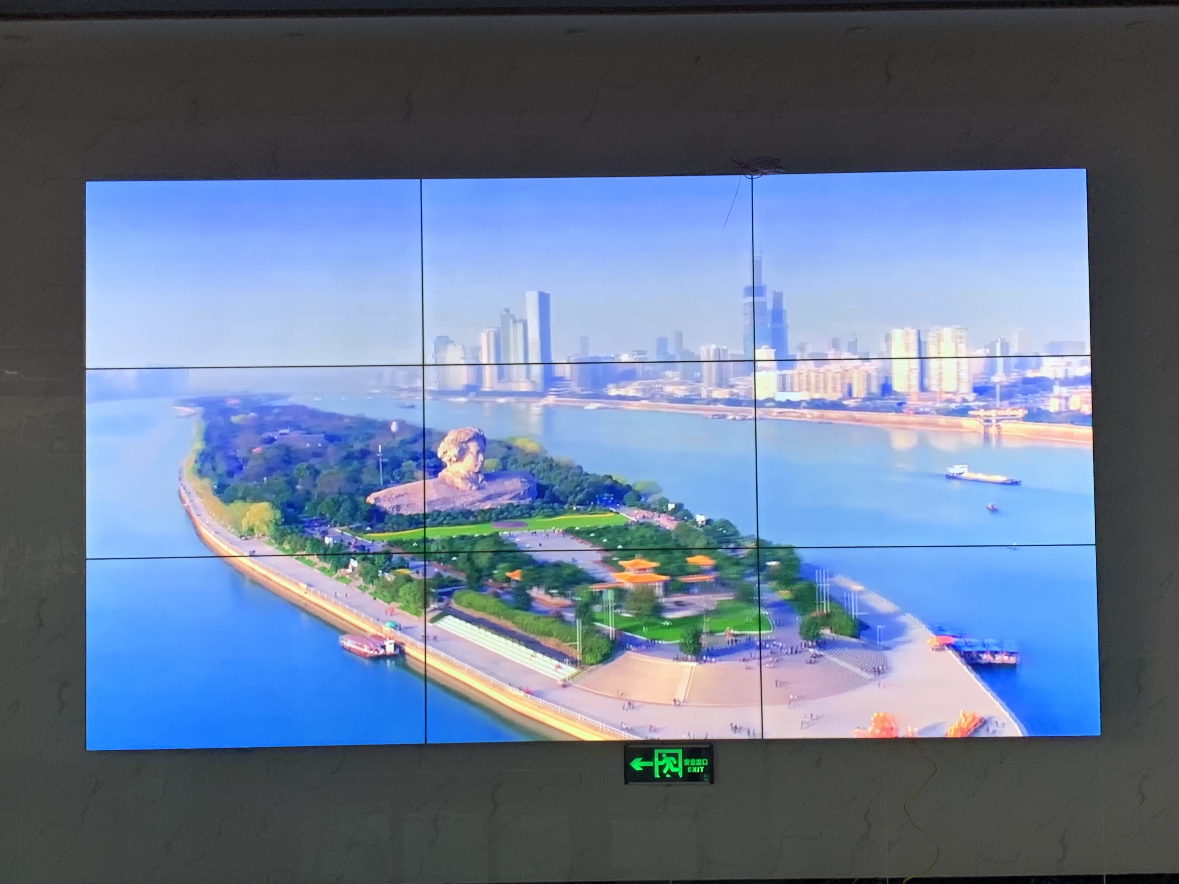 湖南省长沙55寸3.5mm（3*3）液晶拼接屏安装展示
