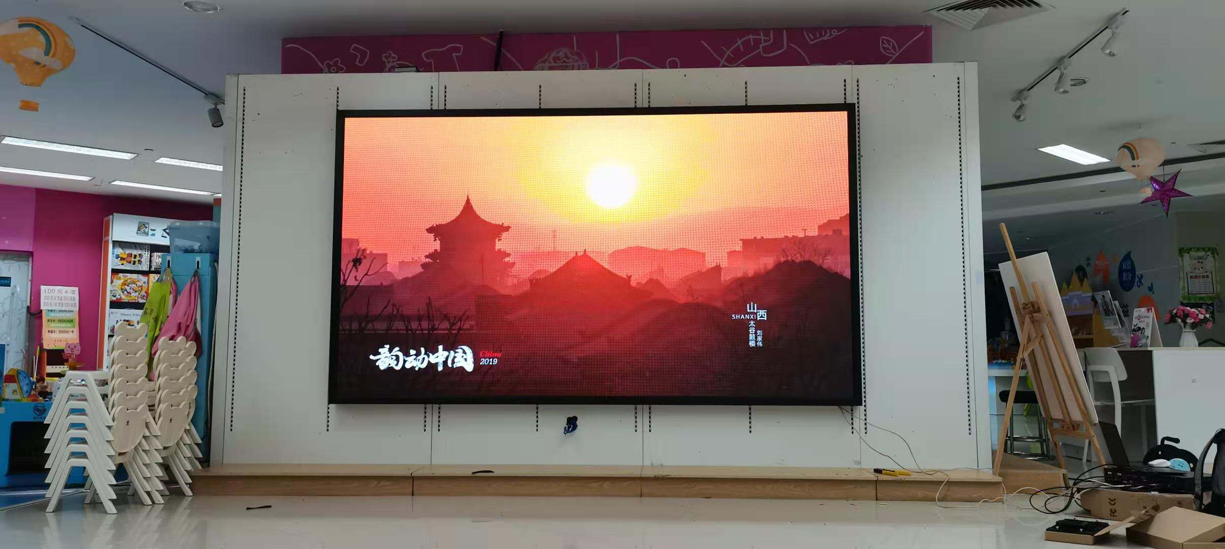 P2.5室内全彩LED显示屏-2880*1600-广州市荔湾区领展购物广场