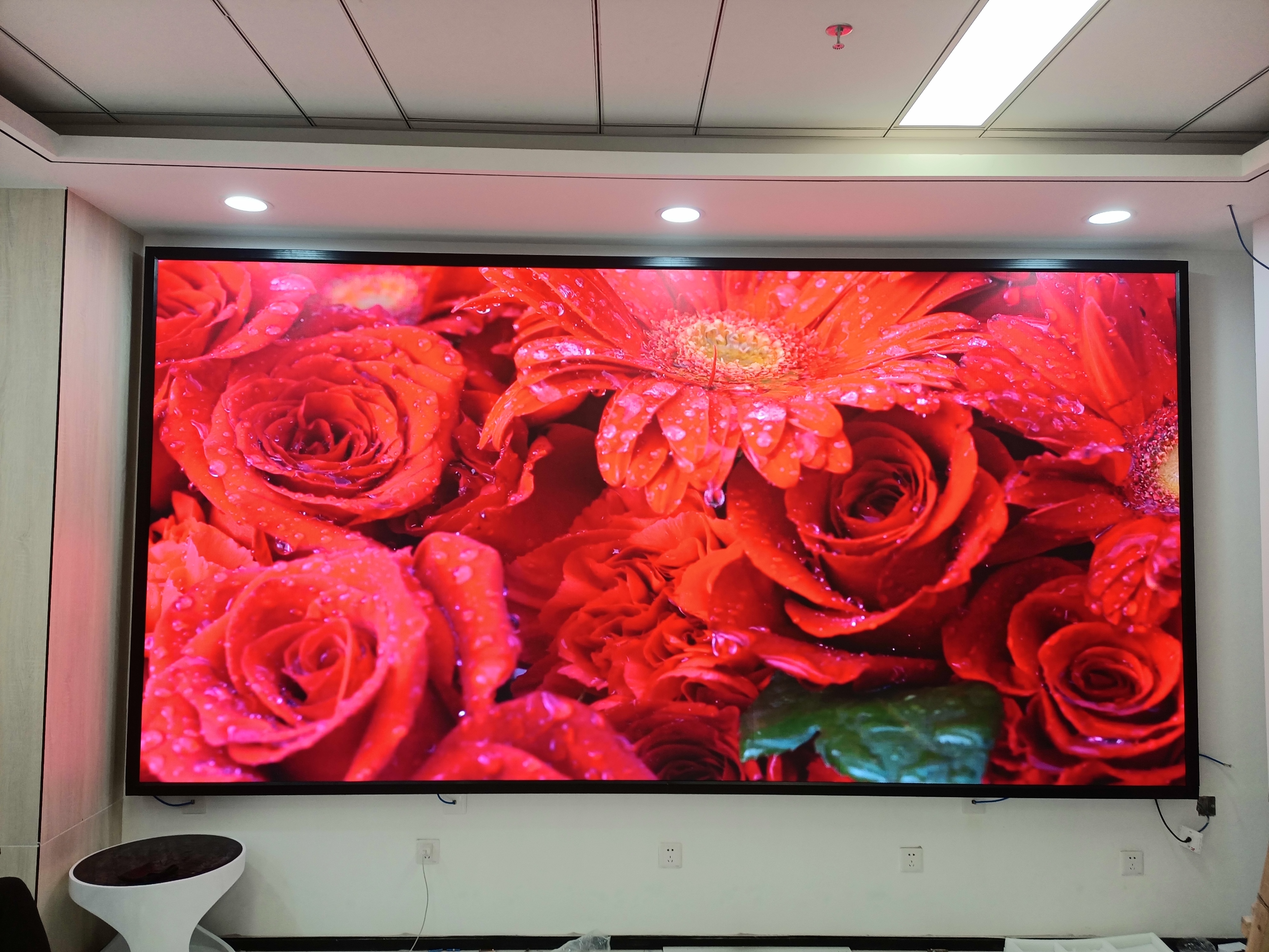 P2.0小间距LED显示屏-壁挂支架安装-浙江省杭州市西湖区安装展示